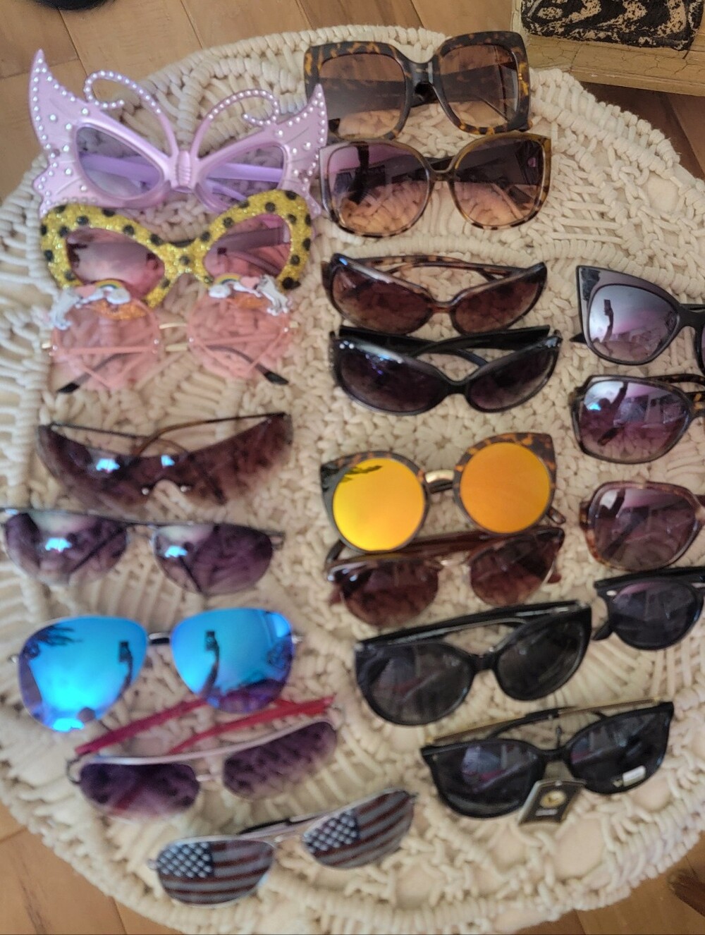 Lot Of 20 Sunglasses Steve Madden Etc.. 😎
